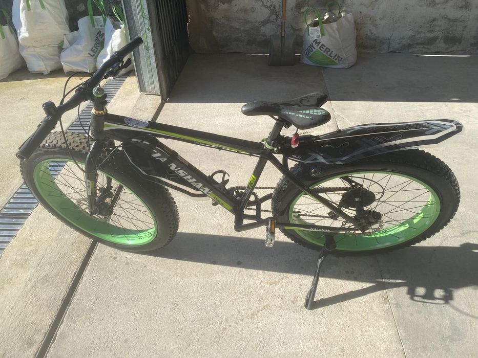 Bicicleta aro 26 jantes largas fatbike