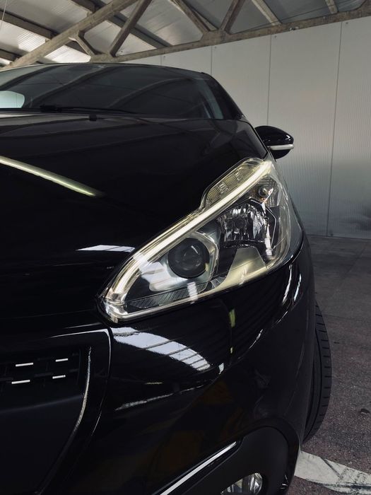 Peugeot 208 PureTech 110 Stop & Start Allure foto 3