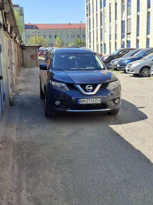 Машина Nissan Rogg