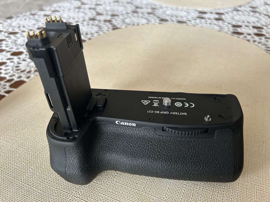 Batrypack do canon 6D mark II stan idealny