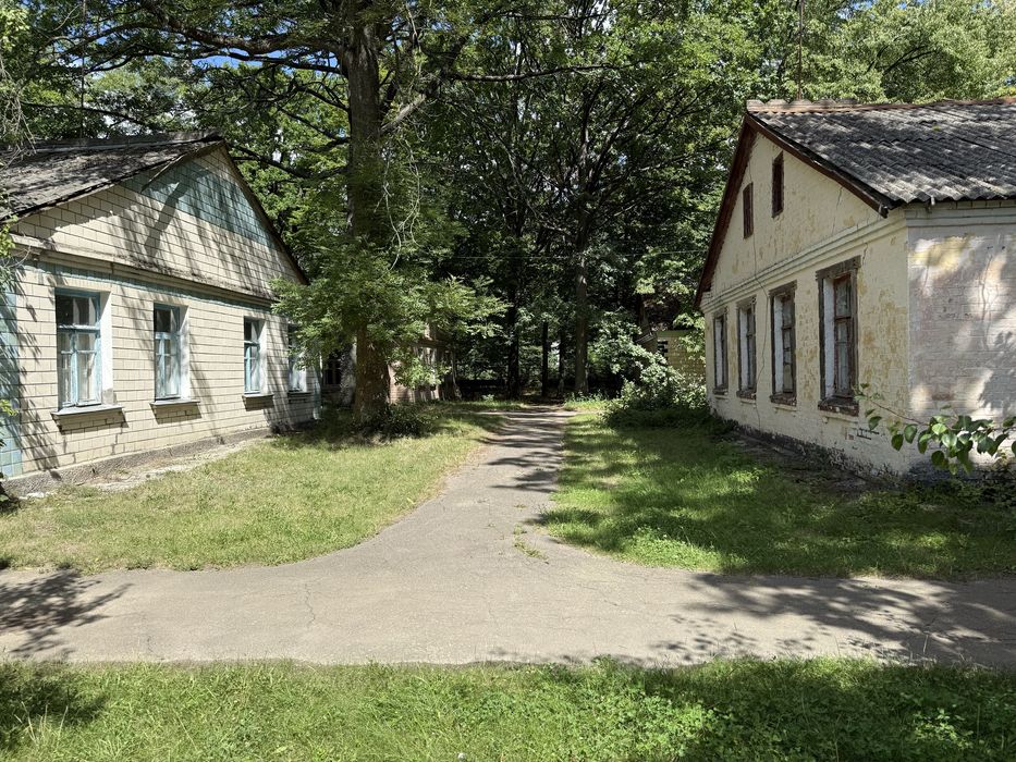 Продаж земельної ділянки 5.7 Га з базою відпочинку Умань