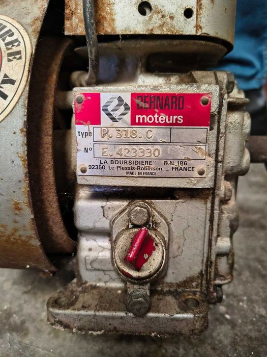 Motor Bernard P.318.C de Veio Horizontal - A Necessitar de Revisão