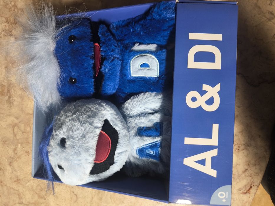 Al & Di Peluches Azuis
Conjunto de dois peluches macios, um azul e out