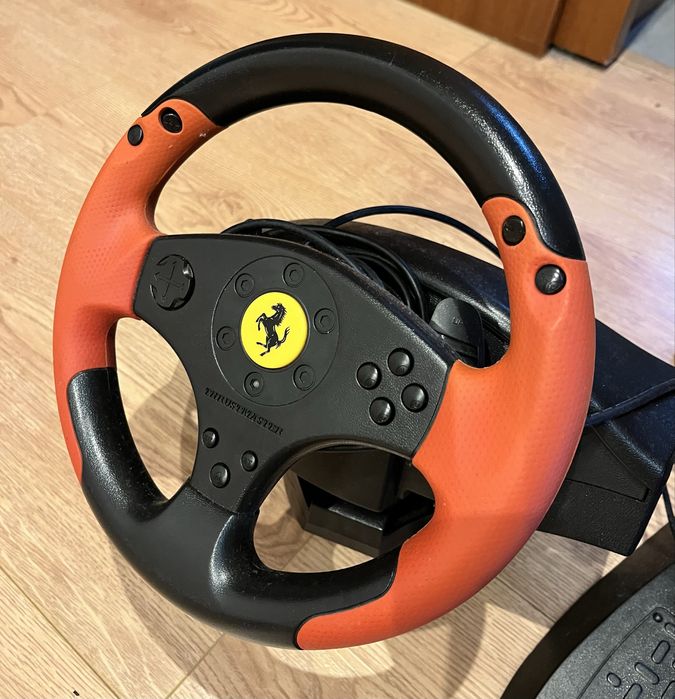 Volante + Pedais Thrustmaster