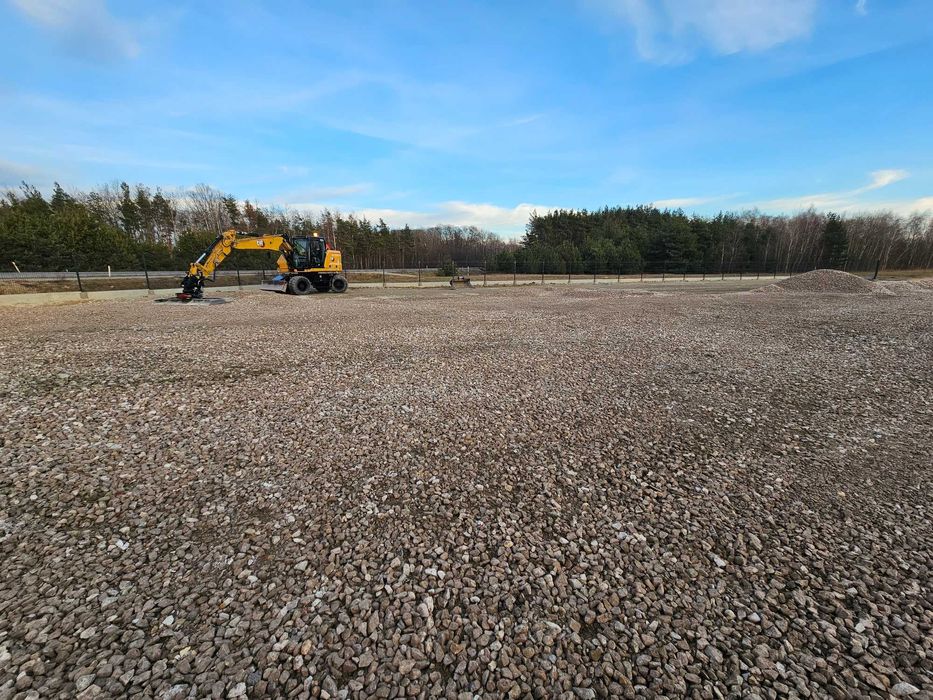 Budowa dróg i parkingów z kruszywa utwardzanie terenu z materiałem