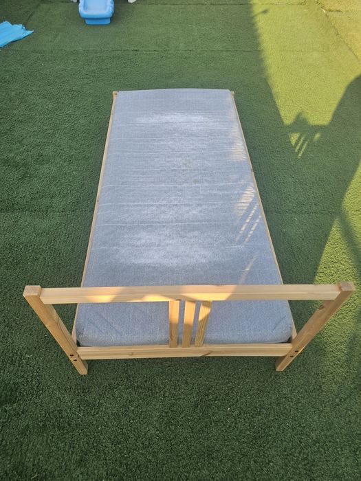 Cama criança em Madeira + estrado metálico + colchão