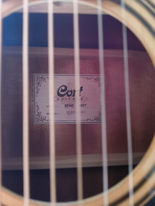 Акустична гітара Cort AF510 з чохлом і медіатором