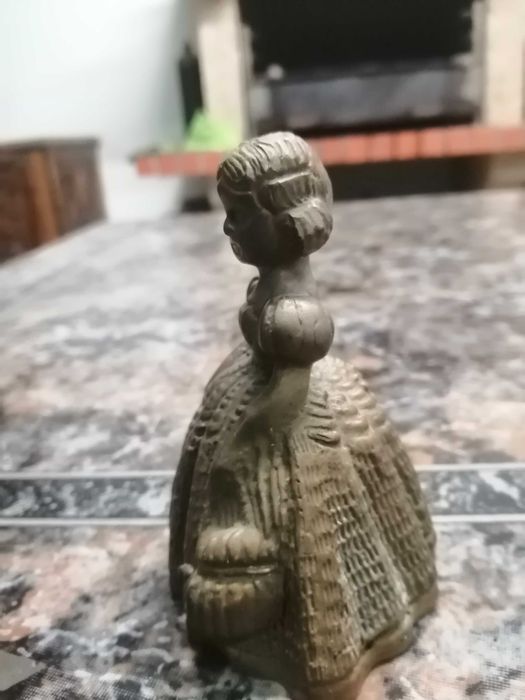 campainha de mesa antiga , em metal