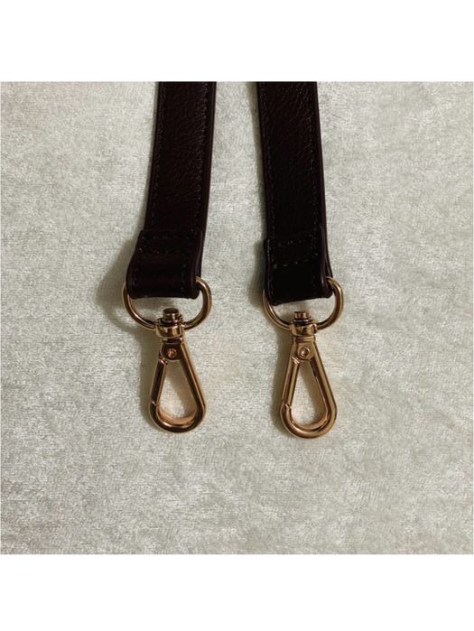 Тонкий плечовий ремінь сумки з фурнітурою рожеве золото