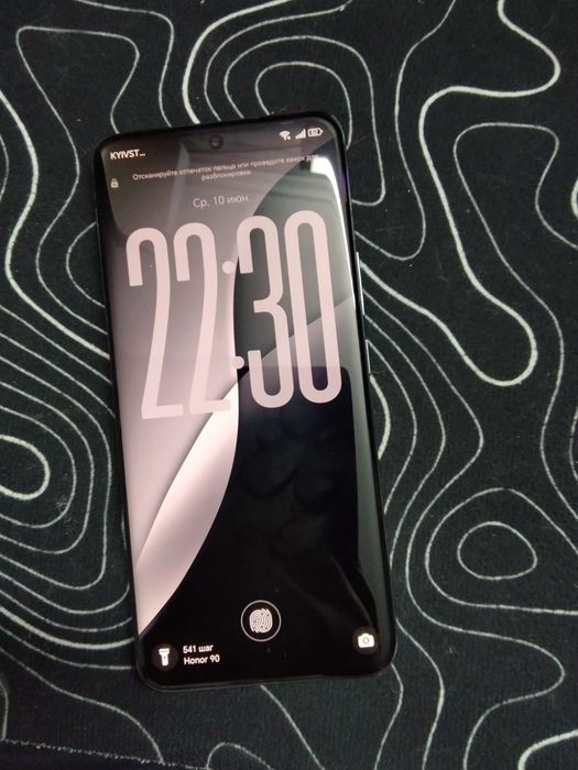 Honor 90 emerald green