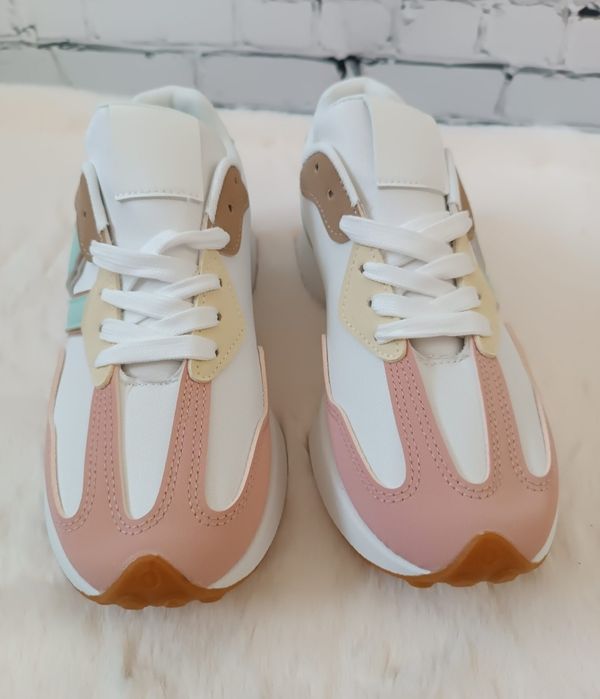 Kolorowe sneakersy 40