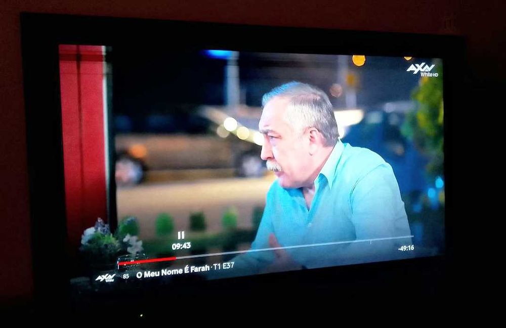 Televisor Sony DLK 328 x 400  de 32 polegadas (usado)