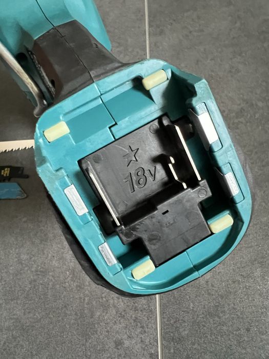 Безщіткова Акум. Шабельна пила Makita DJR 187