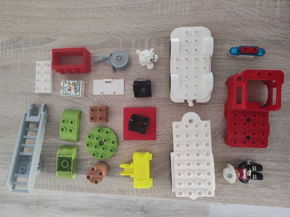 LEGO Duplo 10969 - Wóz strażacki