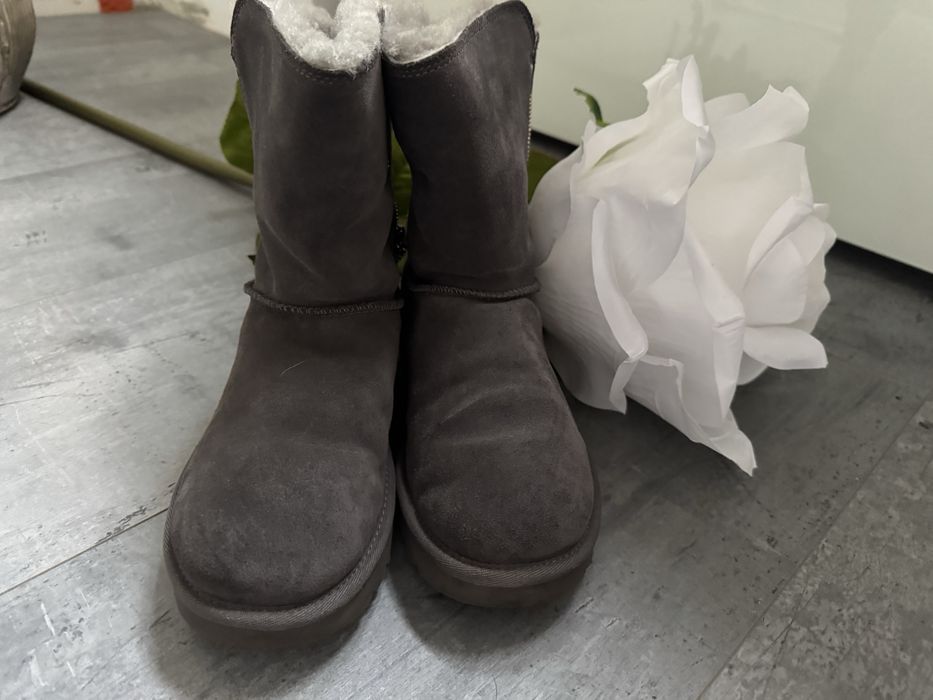 Orginalne  buty UGG model z lancuszkiem . Limitowana edycja