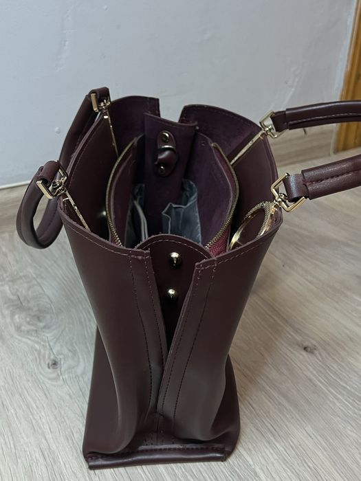 Жіноча сумка ALDO Arrayan бордового кольору.