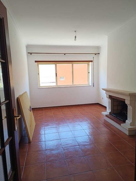 Alugo Apartamento T2 com garagem