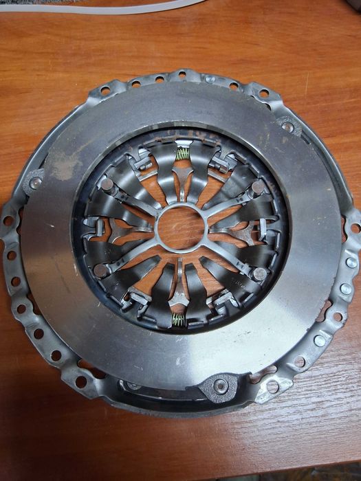 Tarcza Sprzegla i docisk 05E141015F Audi A1 ,S1 ,A 3 VW Golf