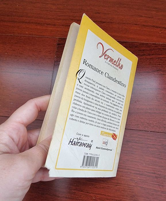 Livro "Vermelho - Romance Clandestino", Vol. 4, de Christine O'Connor