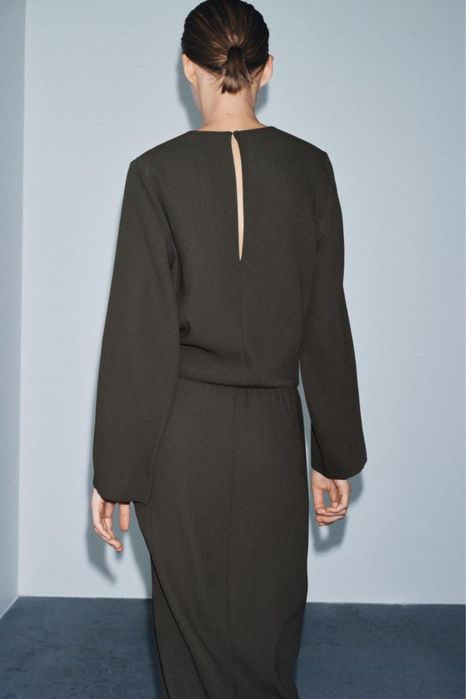 Сукня міді зі складками zara