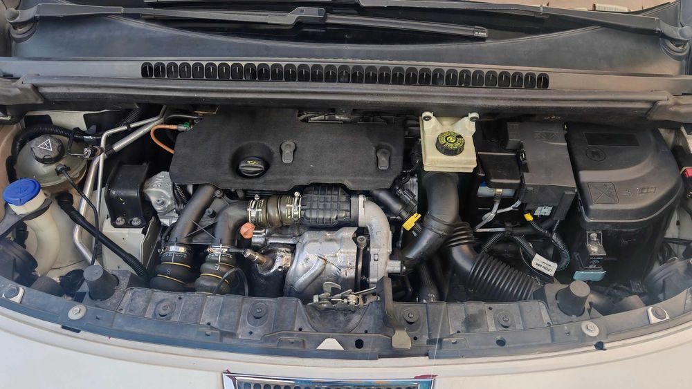 Peugeot 3008 1.6 HDi Sport.  Inspeção feita e IUC pago