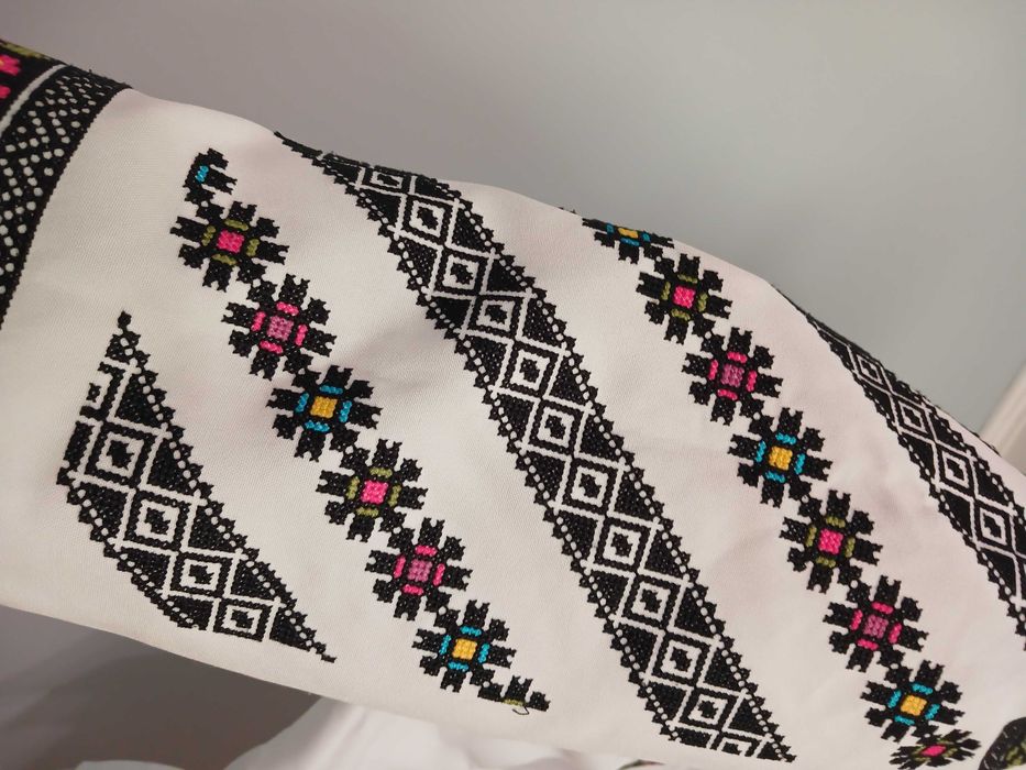 Продається вишита сукня