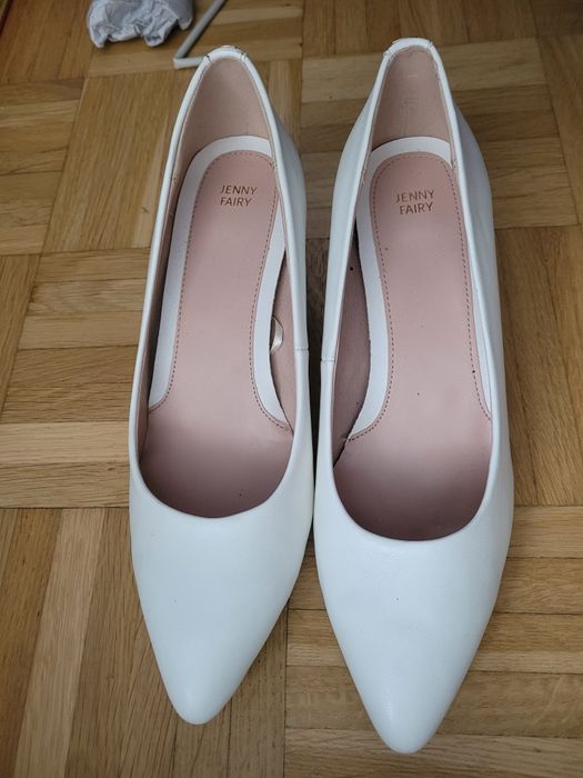 Eleganckie białe czółenka jak nowe rozm.  39