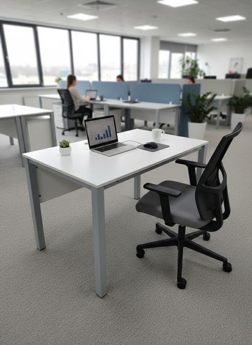 Стіл на металевому каркасі розміром 100*75 см у доброму стані.