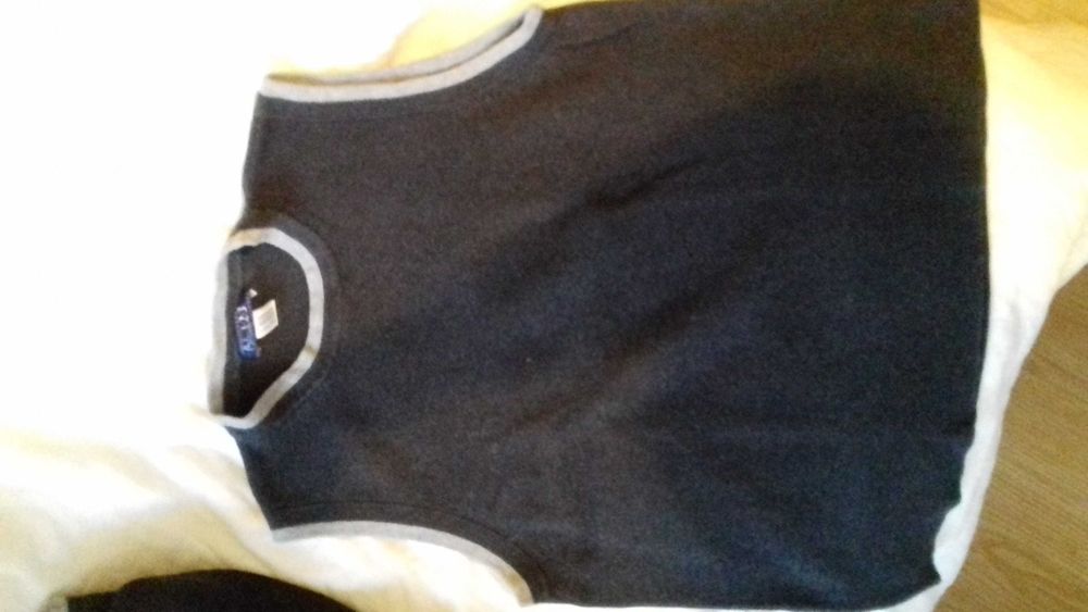 sprzedam dwu częściowy sweter