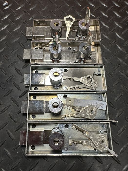 Замки для сейфів