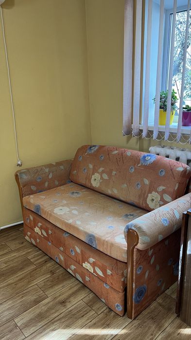 Продам Диван  б/у