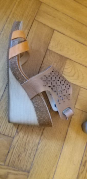 Sandaly nikbutik na koturnie