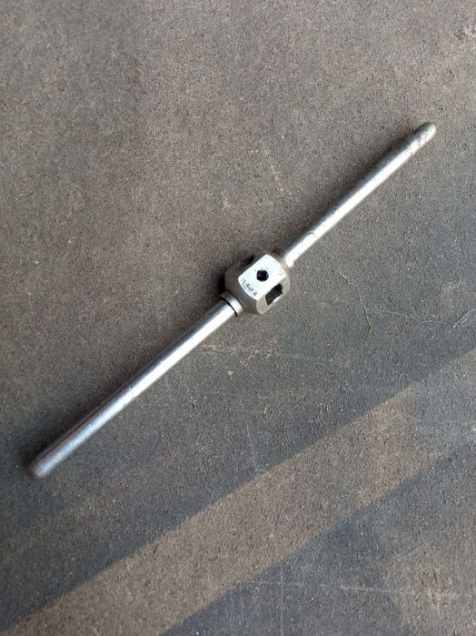 Вороток для метчиков