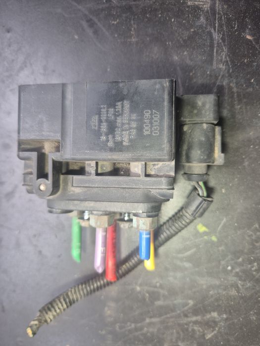 Блок Клапанів Пневмопідвіски Q7/Touareg/Туарег/Cayenne/Кайен