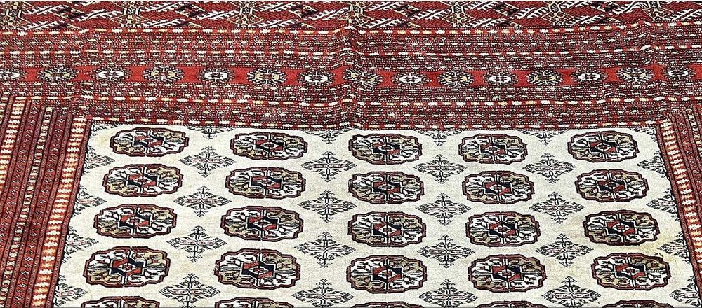 Tapete BUCHARA Afegão, elaborado manualmente com lã sobre algodão e com 330cm x 230cm