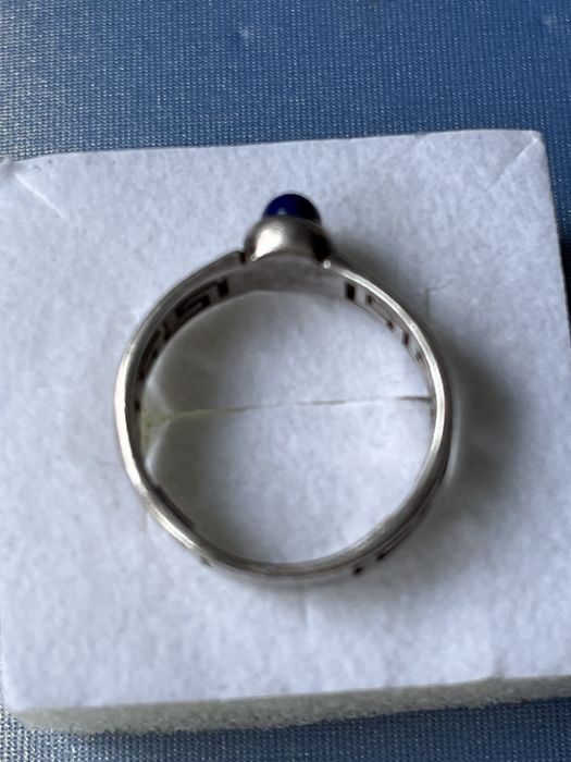 Pierscionek srebrny z lapis lazuli