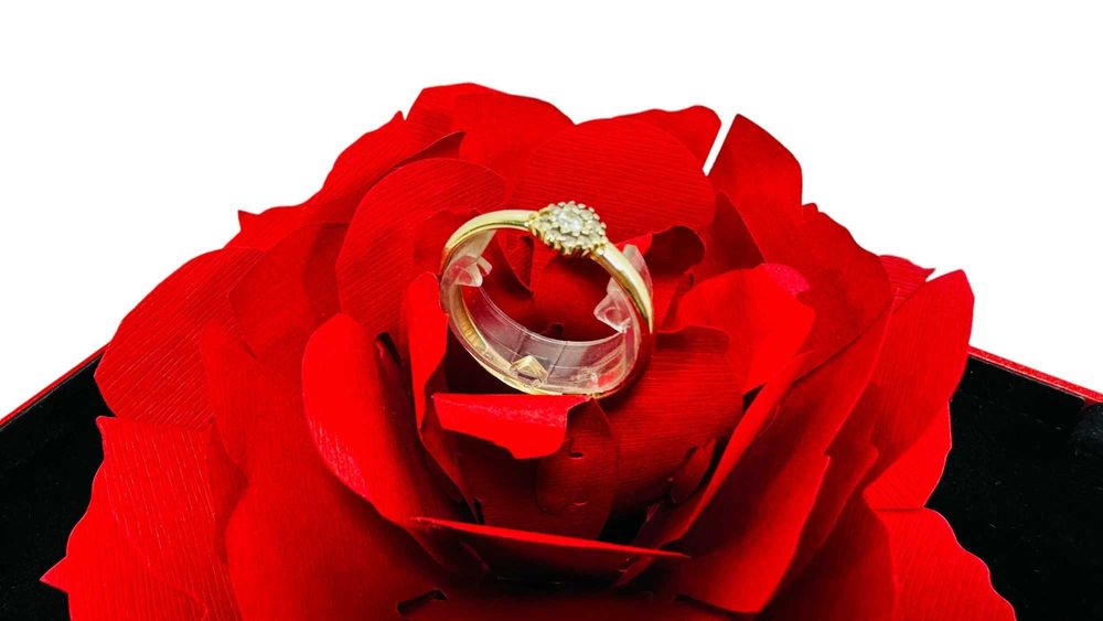 Złoty pierścionek cyrkonie próba 585 1,18g r.17