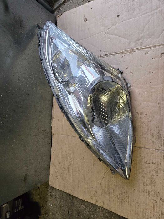 lampa przód Suzuki Swift Mk7