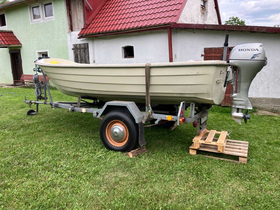 Przyczepka podłodziowa towarowa , koła z kapslem - opony STOMIL 6.40-15, od (FSO Warszawa FSC Żuk)