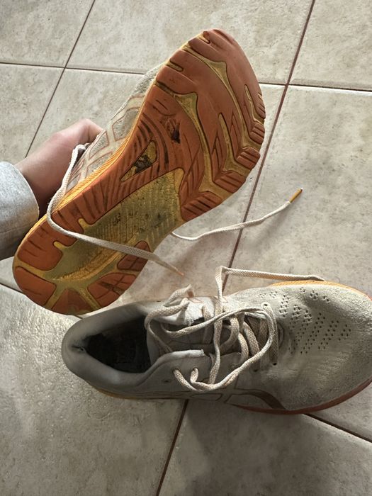 Продам кроссівки asics