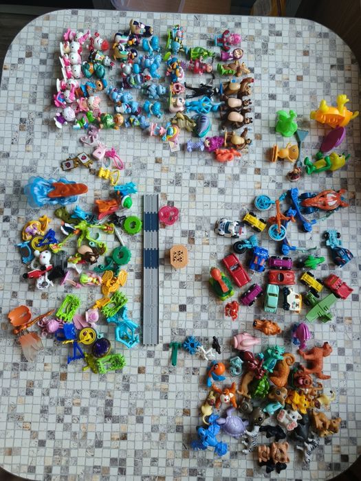 Киндер сюрпризы игрушки, киндеры