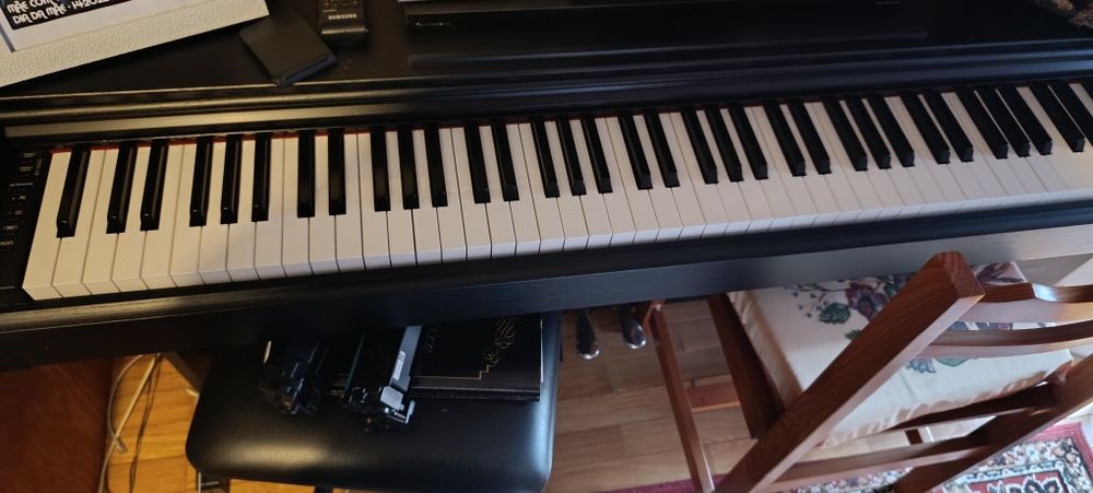piano elétrico Yamaha Arius ydp 143