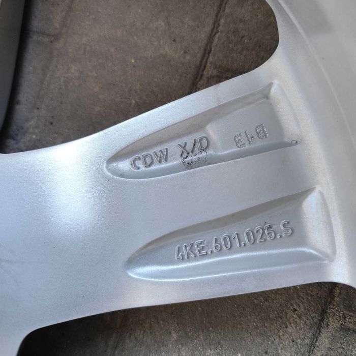 Диск R20 9J AUDI Q7 E TRON E-TRON RS SQ7 9x20 ET38 4KE601025S