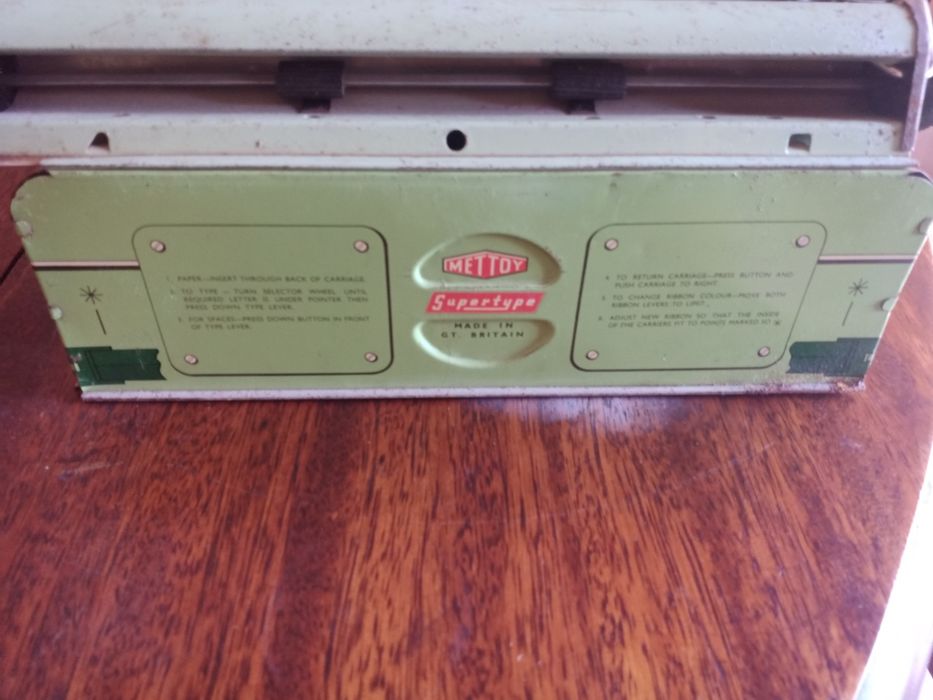 Brinquedo de lata