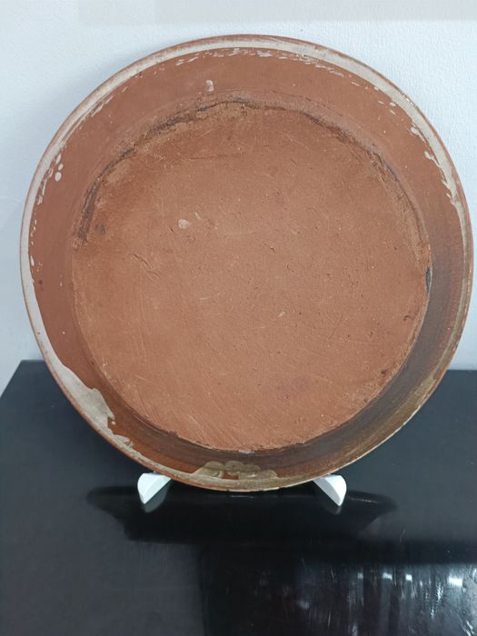 Prato rústico antigo.