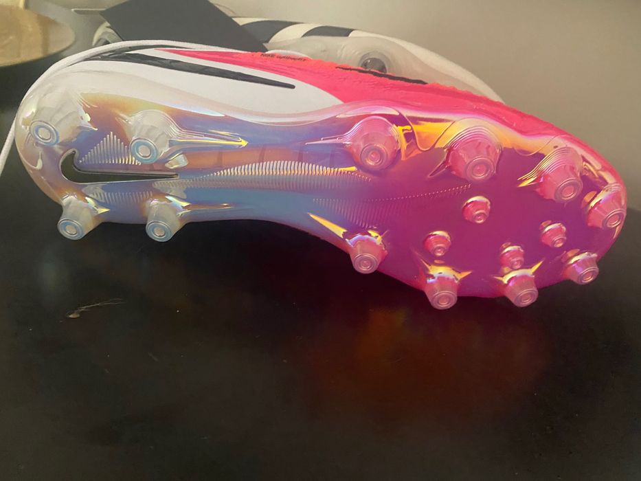Chuteiras de futebol Nike e adidas 39 novas uma SG e outra AG