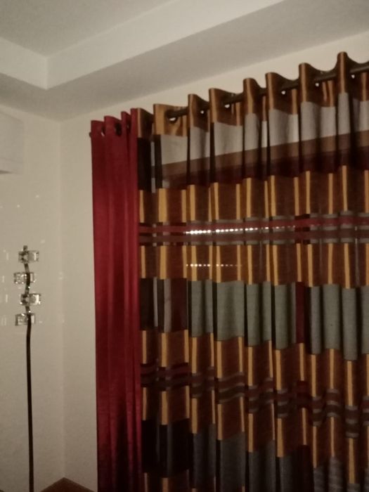 Cortinados com varão e terminais