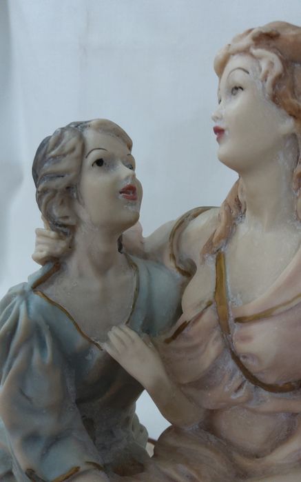 ESTATUETA CAPODIMONTI , em porcelana dos anos 60