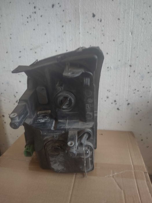Lampy przednie Ford transit