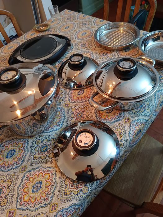 Conjunto de placa de indução e panelas